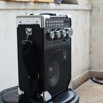 Loa xách tay di động K66 Vanensong - Tặng kèm một micro không dây karaoke