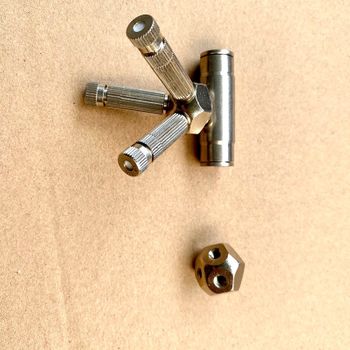Bộ đế giữa 3 hướng kèm béc phun sương ( béc giữa  chia 3 hướng  3 béc cao áp )