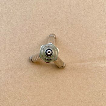 Bộ đế giữa 3 hướng kèm béc phun sương ( béc giữa  chia 3 hướng  3 béc cao áp )