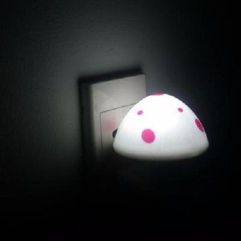 Đèn ngủ tự động sáng tối hình nấm TXA765