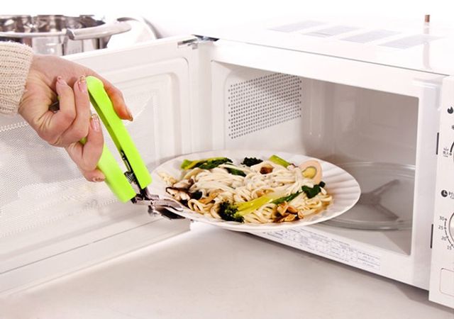 Dụng cụ gắp đồ ăn chống nóng thông minh
