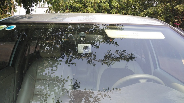 Camera-Hành-Trình-Xiaomi-gắn-trên-xe-hơi.jpg
