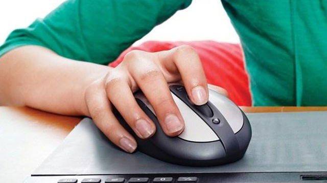 Nguy-co-bi-hoai-tu-tay-vi-su-dung-chuot-may-tinh-qua-nhieu-3.jpg