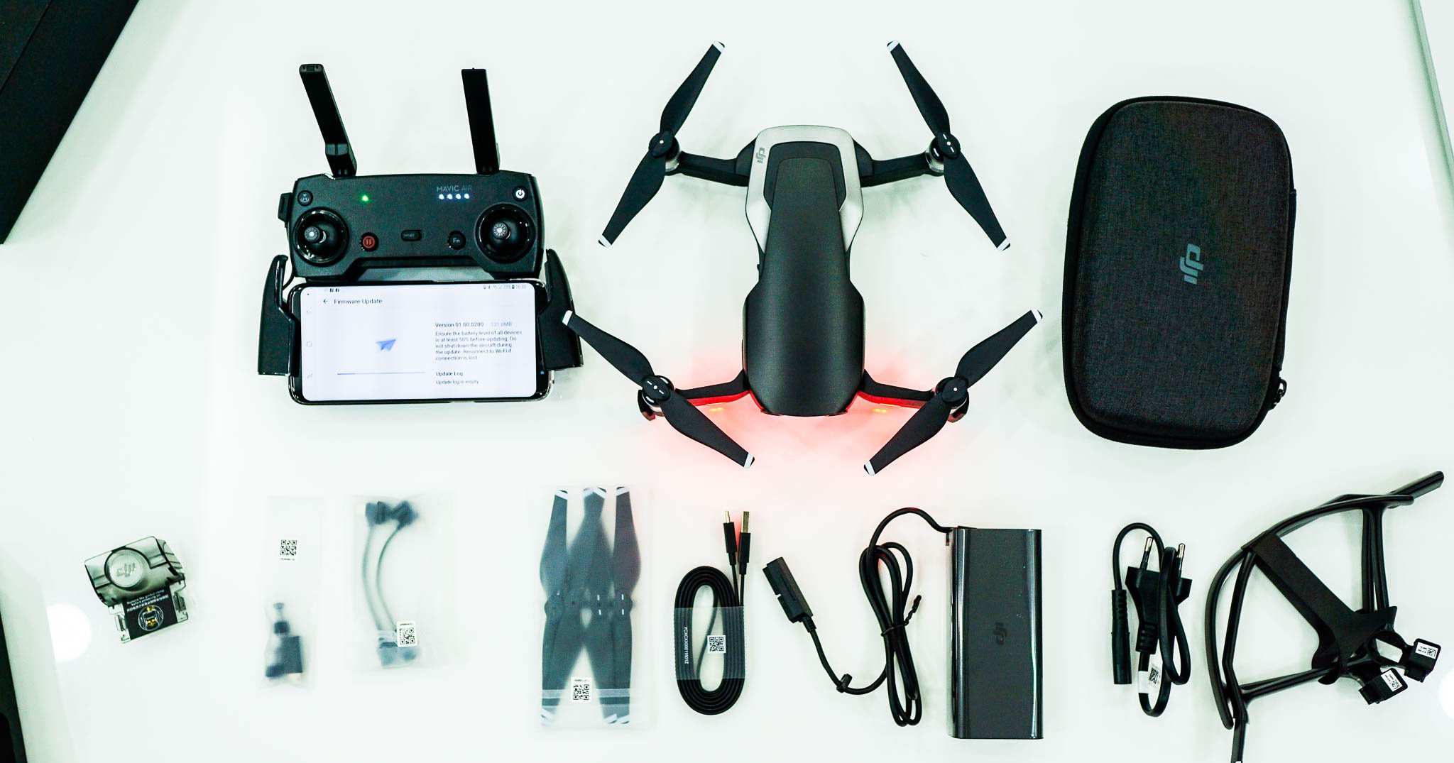 Hãy nhớ kiểm tra những phụ kiện kèm theo flycam