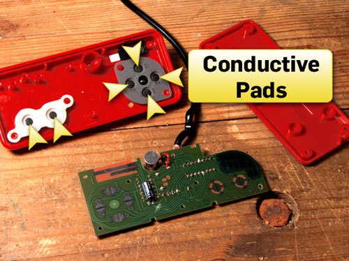 Cùng "mổ xẻ" máy trò chơi điện tử 4 nút Nintendo một thời làm mê mẩn các bạn trẻ Việt Nam.