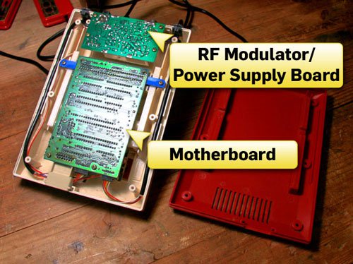 Cùng "mổ xẻ" máy trò chơi điện tử 4 nút Nintendo một thời làm mê mẩn các bạn trẻ Việt Nam.