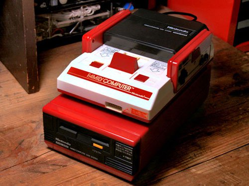 Cùng "mổ xẻ" máy trò chơi điện tử 4 nút Nintendo một thời làm mê mẩn các bạn trẻ Việt Nam.