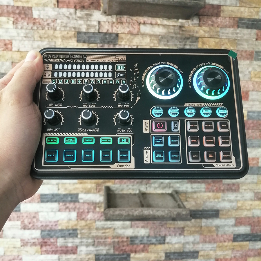 Bộ mic thu âm BM-900 và Soundcard K600 Tặng kèm Giá đỡ điện thoại và tai nghe có dây