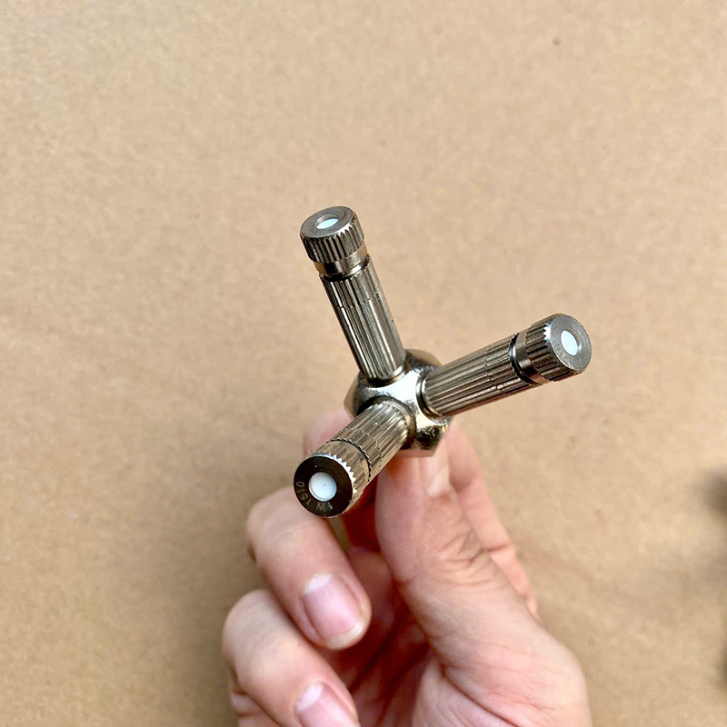 Bộ đế giữa 3 hướng kèm béc phun sương ( béc giữa  chia 3 hướng  3 béc cao áp )