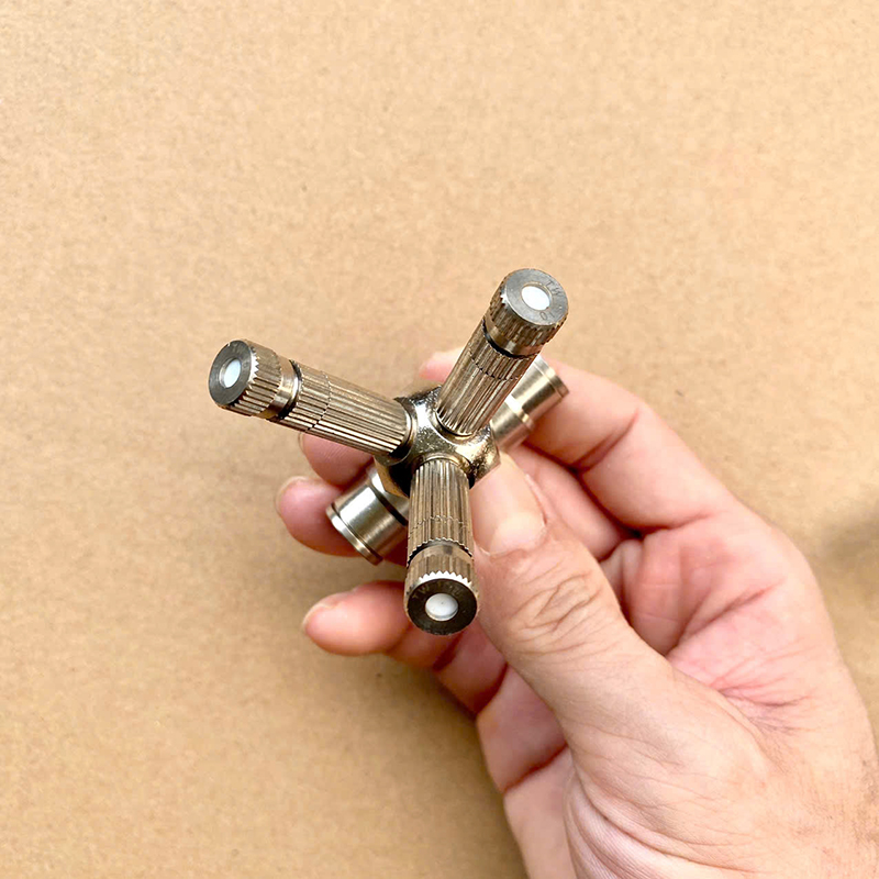 Bộ đế giữa 3 hướng kèm béc phun sương ( béc giữa  chia 3 hướng  3 béc cao áp )