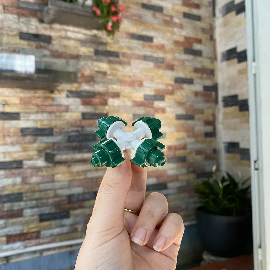 Béc phun sương 4 hướng chuyên tưới lan