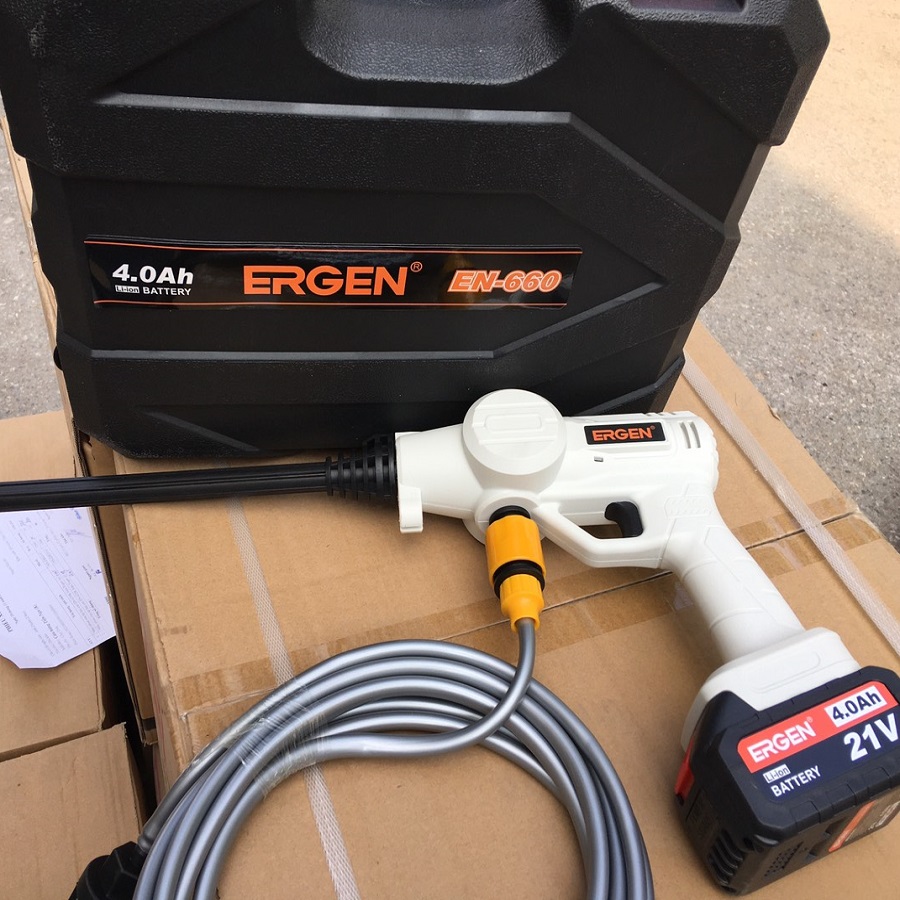 Máy rửa xe rủa máy lạnh và tưới cây cầm tay chạy bằng pin công nghệ nhật bản siêu bền