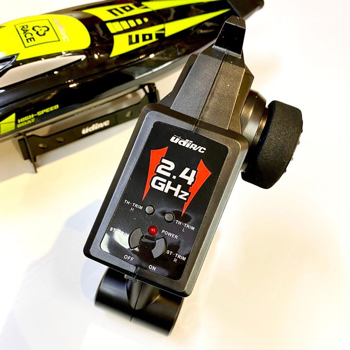 Tàu điều khiển từ xa tốc độ cao UDI908