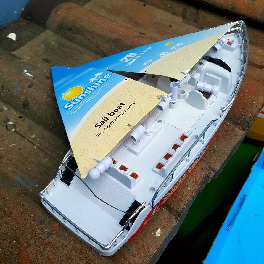 Thuyền buồm điều khiển từ xa 4 kênh Sail Boat XFH 201