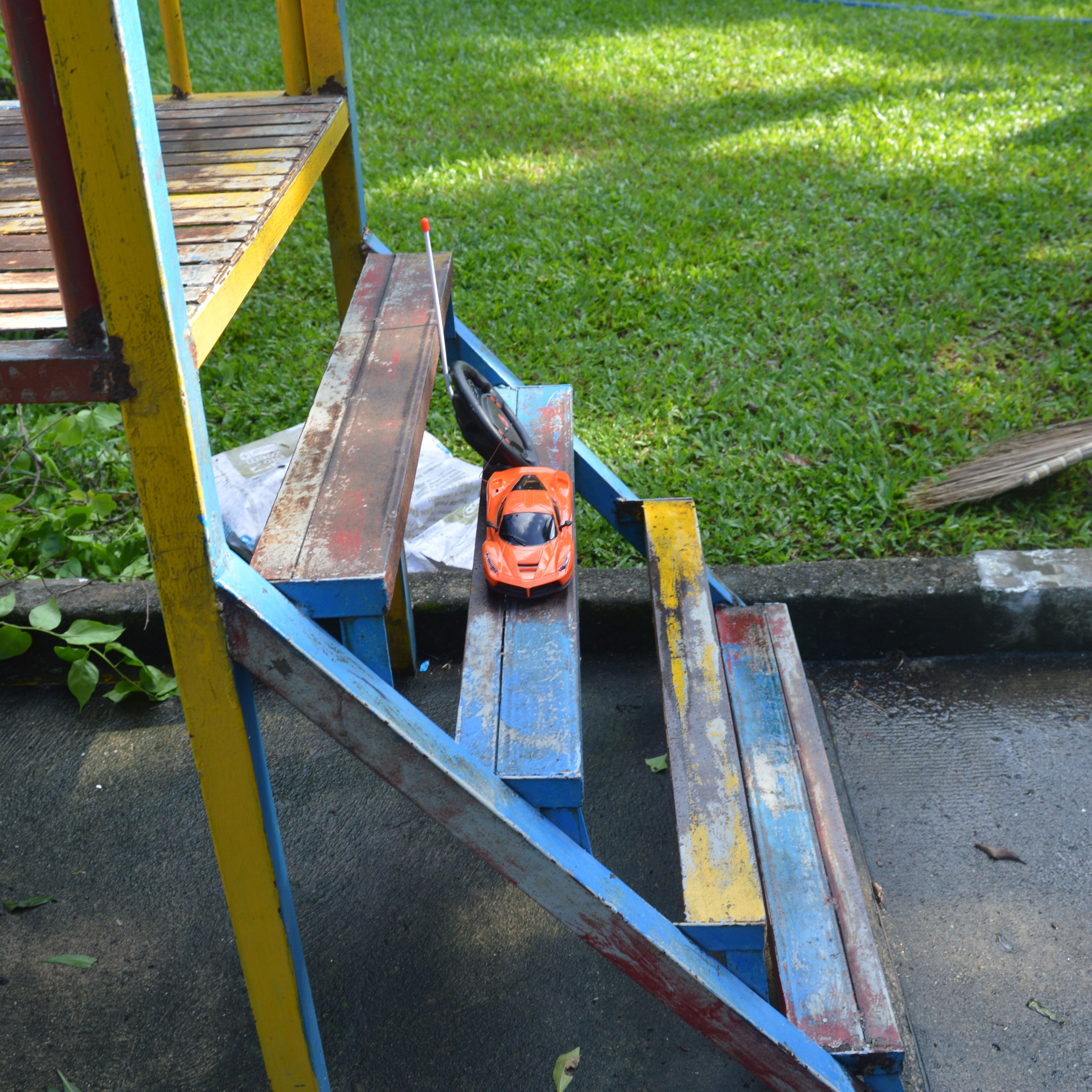 [Tặng Quà Xe Công Trường] Siêu Xe Điều Khiển Vô Lăng 4 Hướng F3