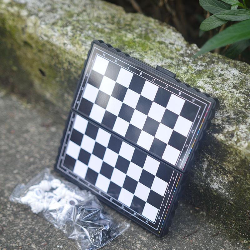 Bàn cờ vua nam châm