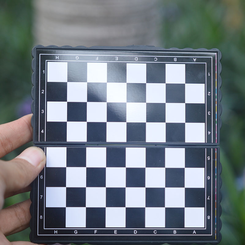 Bàn cờ vua nam châm