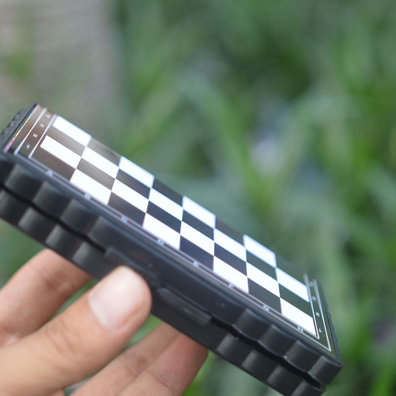 Bàn cờ vua nam châm