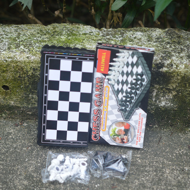 Bàn cờ vua nam châm