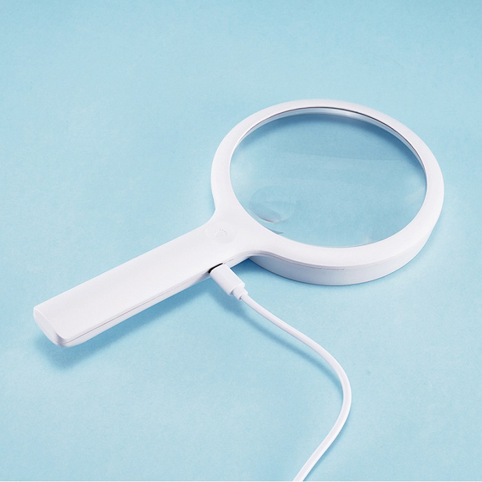 kính lúp phóng đại 30 lần đường kính 125mm sạc pin dành cho người già