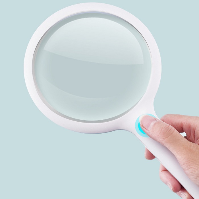 kính lúp phóng đại 30 lần đường kính 125mm sạc pin dành cho người già