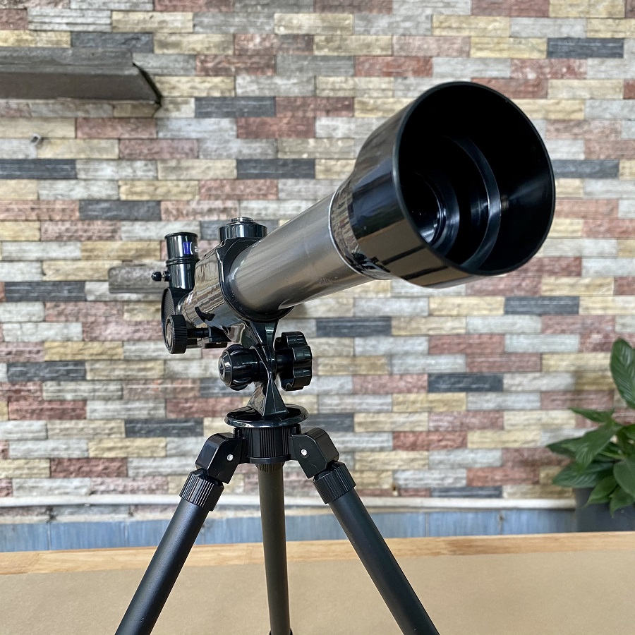 Kính thiên văn học khúc xạ - Món quà ý nghĩa cho bé