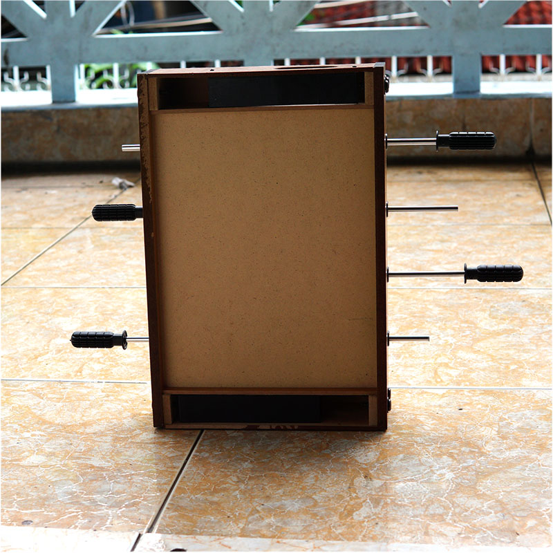 Đồ chơi bàn bi lắc bóng đá bằng gỗ cho bé N1 4 tay