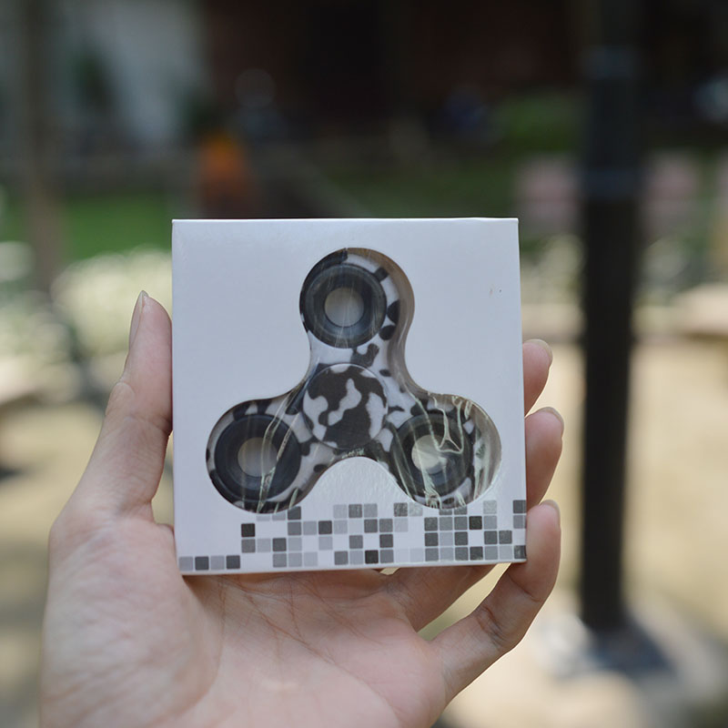 Con quay spinner 3 cánh hoa văn