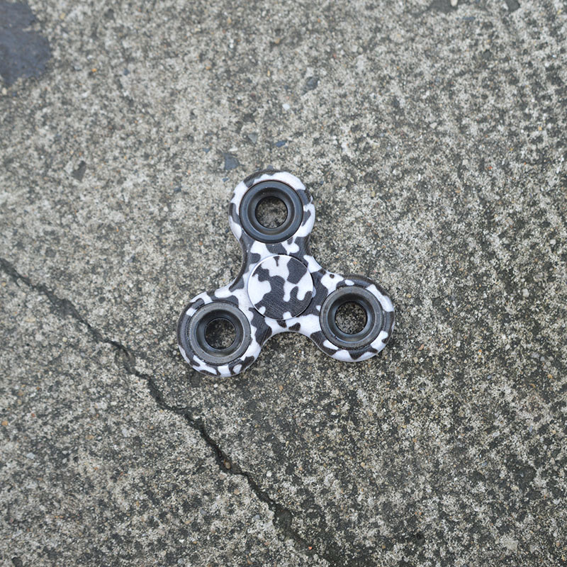 Con quay spinner 3 cánh hoa văn