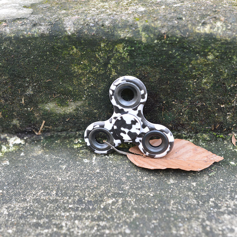 Con quay spinner 3 cánh hoa văn