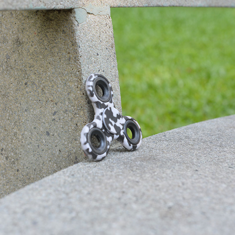 Con quay spinner 3 cánh hoa văn