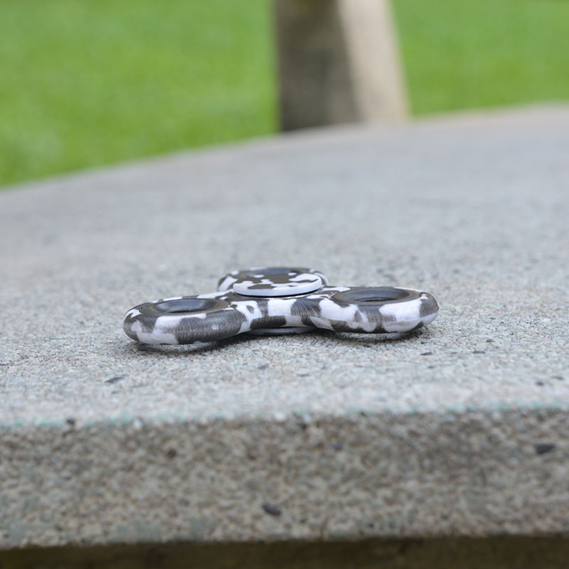 Con quay spinner 3 cánh hoa văn