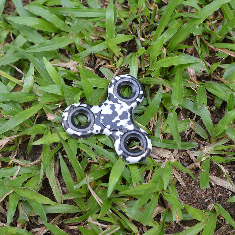 Con quay spinner 3 cánh hoa văn