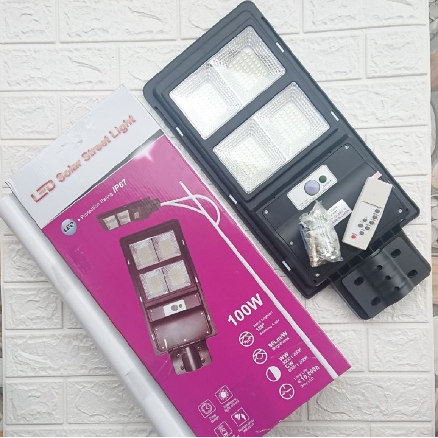 Đèn năng lượng mặt trời 4 đầu 100W