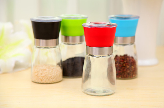 Dụng cụ đựng và xay tiêu cầm tay đa năng TT6606