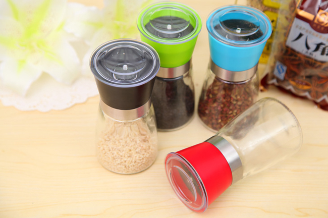 Dụng cụ đựng và xay tiêu cầm tay đa năng TT6606