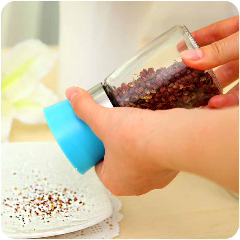 Dụng cụ đựng và xay tiêu cầm tay đa năng TT6606