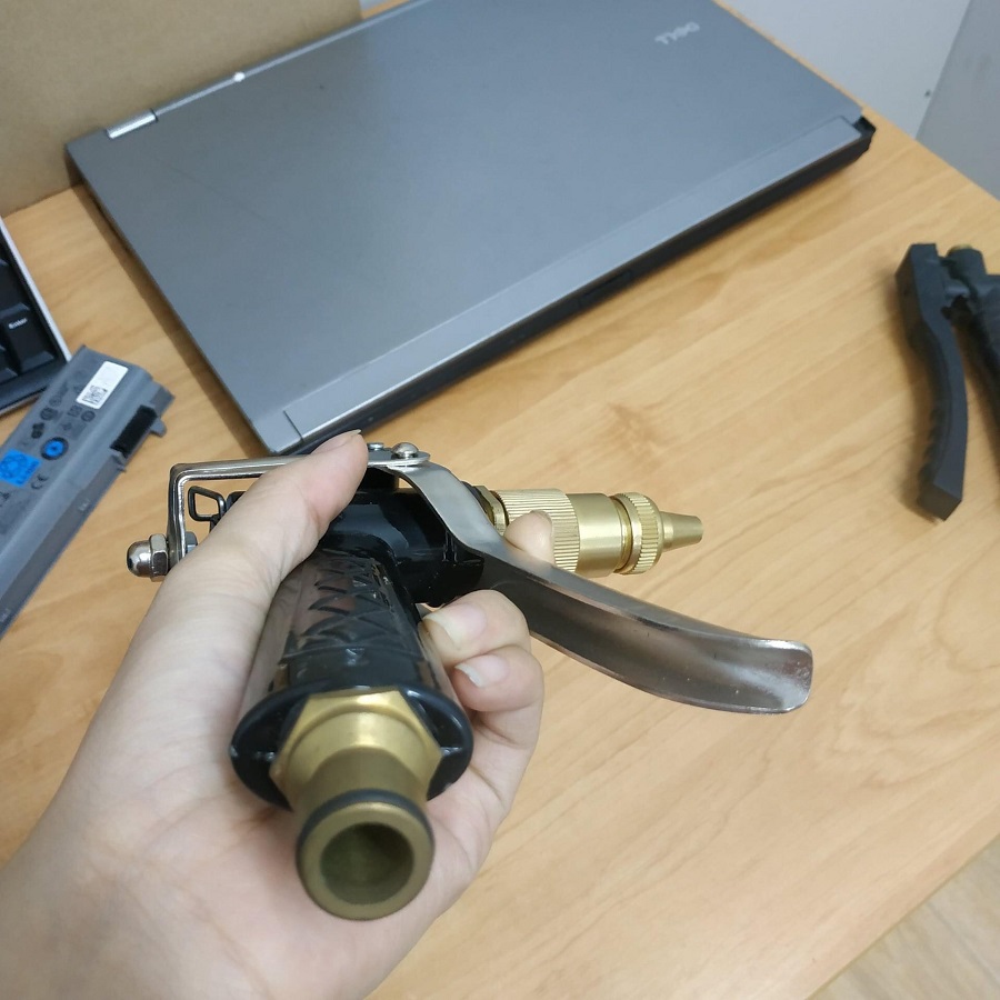 Súng xịt nước áp lực 3 chế độ rủa xe và tưới cây