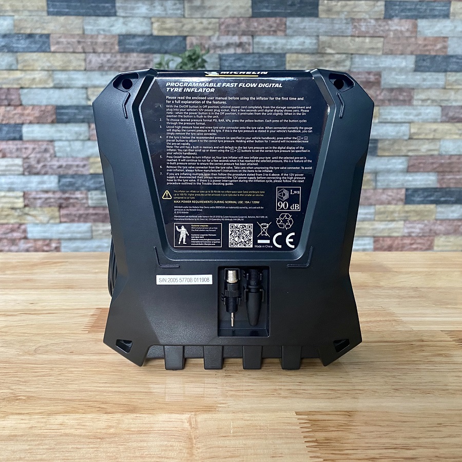 Máy bơm ô tô mini giá rẻ MICHELIN 12266