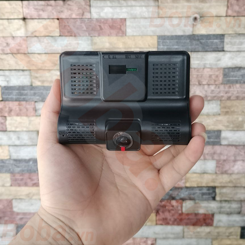 Camera hành trình XH202 có 3 camera hỗ trợ ghi âm thanh trong xe