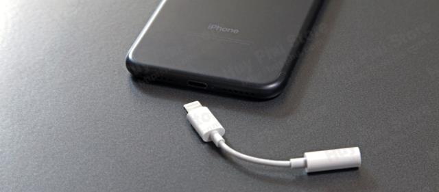 Adapter Lightning sang tai nghe 3.5mm