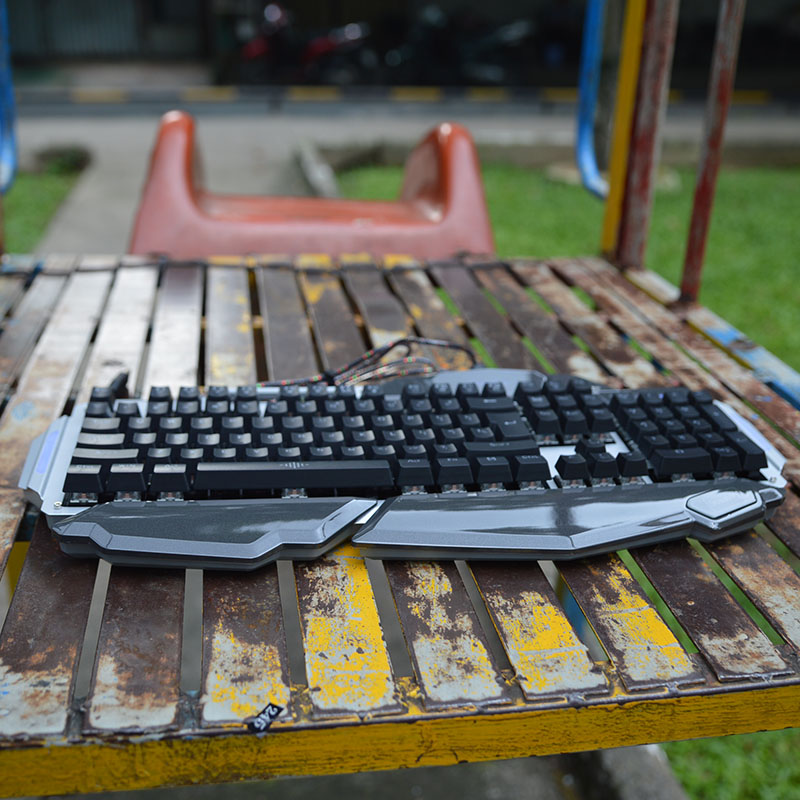 Bàn phím cơ Bosston 915 LED - Gaming Gear bán để tay ấn tượng