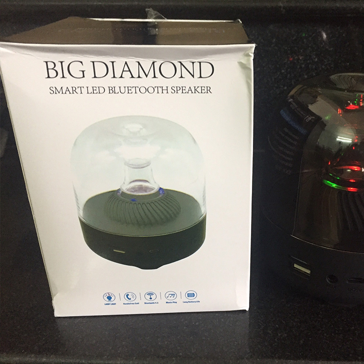 Loa bluetooth kiêm đèn led F7 - Big Diamon