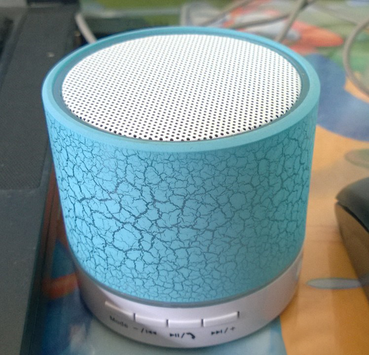 Loa Bluetooth S10 giá hủy diệt - Đèn led 7 màu ấn tượng