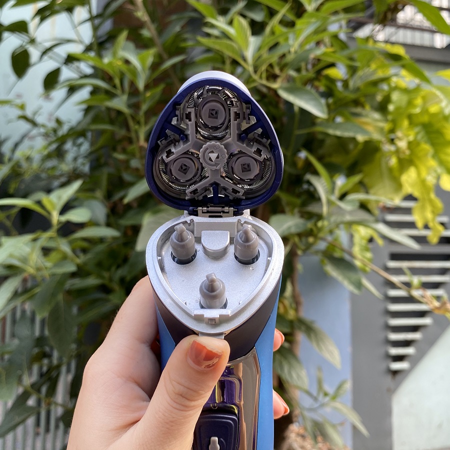 Máy cạo râu 3 lưỡi Kemei KM 7390 - Chống nước