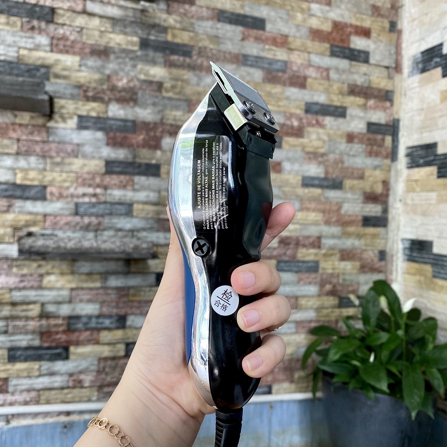 Tông đơ điện cắt tóc có dây khỏe và bền