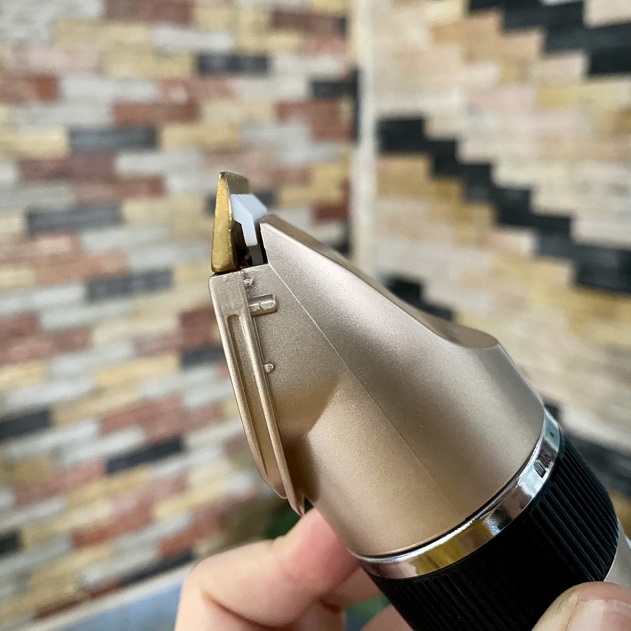 Tông đơ cắt tóc Kemei 3057 lưỡi sứ - Tặng kèm 2 pin