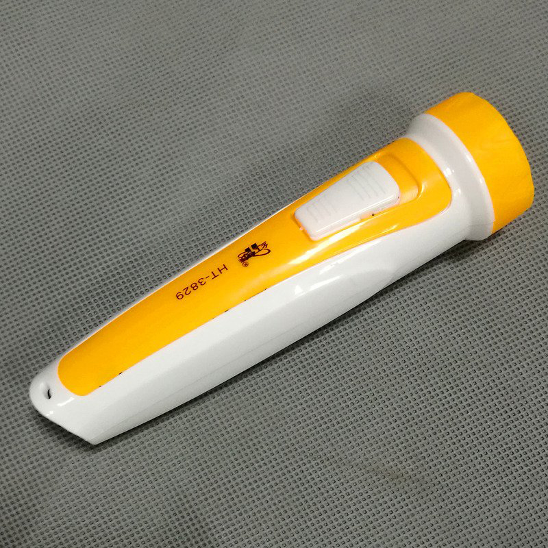 den-pin-sac-cam-tay-ht-3829-sieu-sang-2.jpg