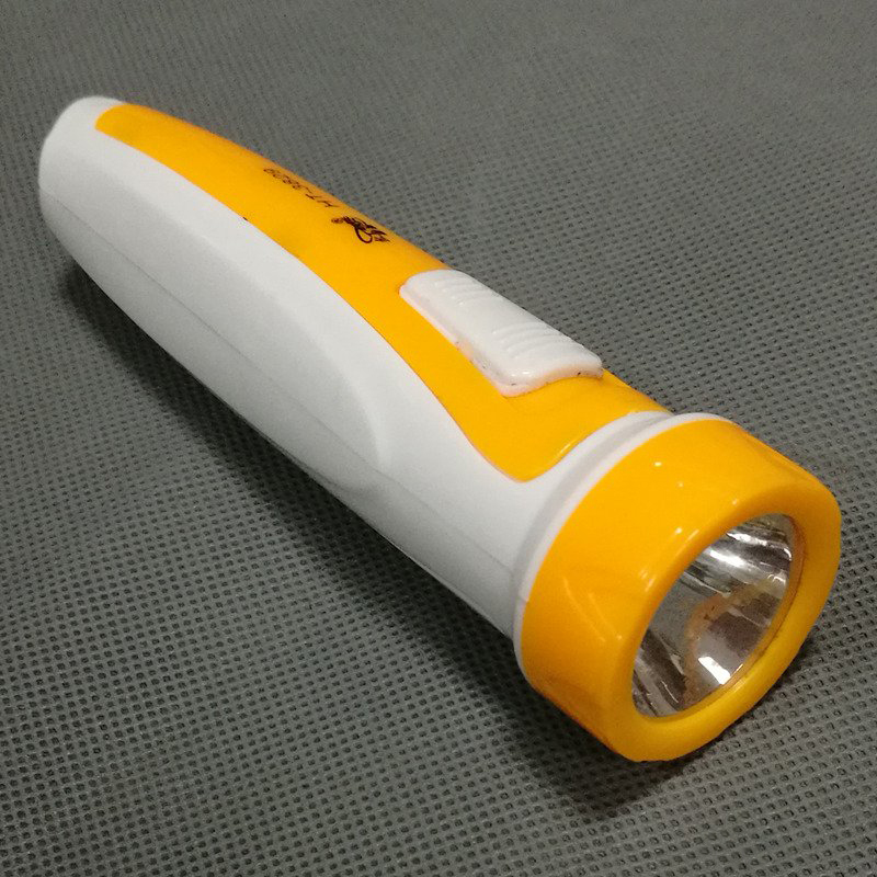 den-pin-sac-cam-tay-ht-3829-sieu-sang-4.jpg