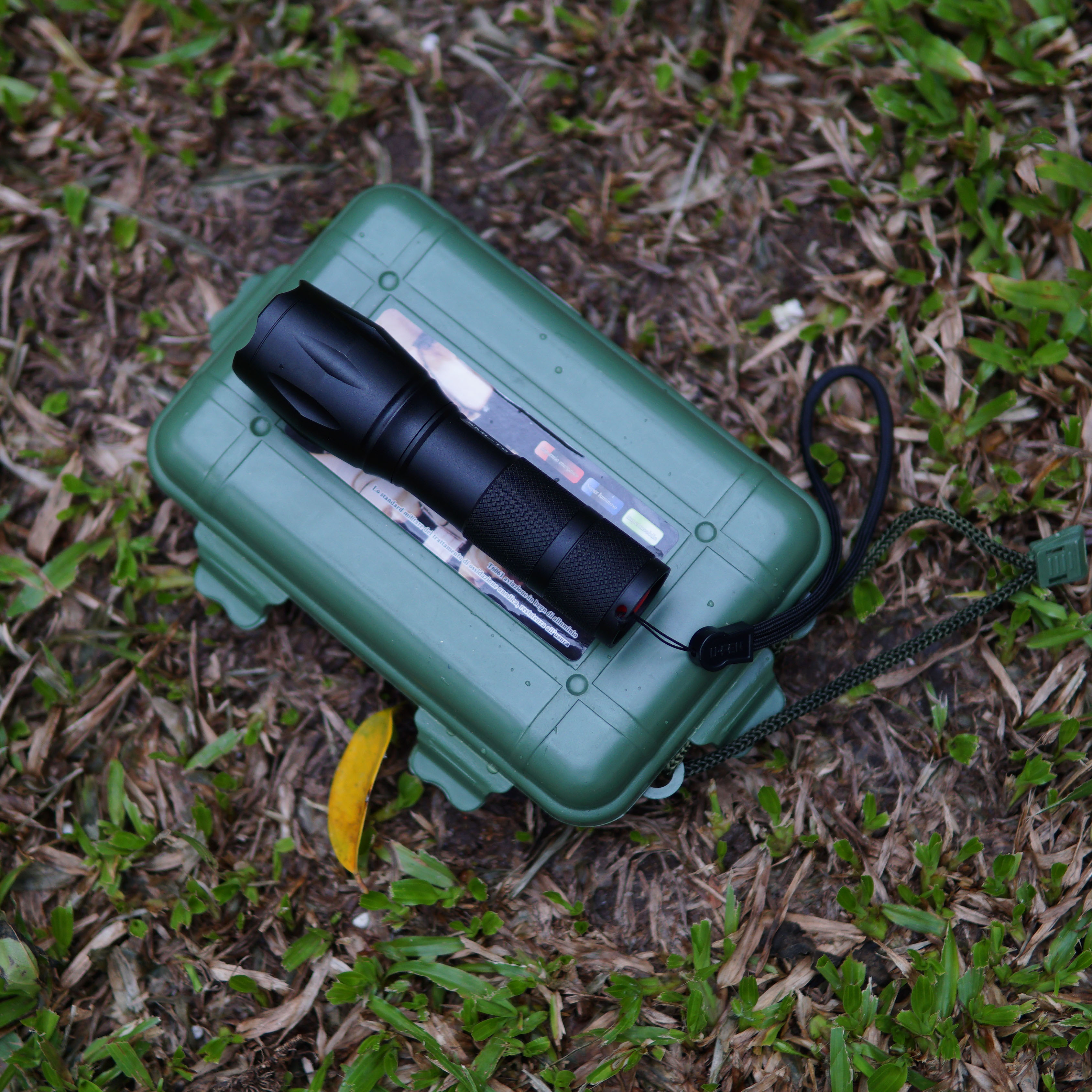 Đèn pin chiếu sáng XML - T6 công nghệ USA